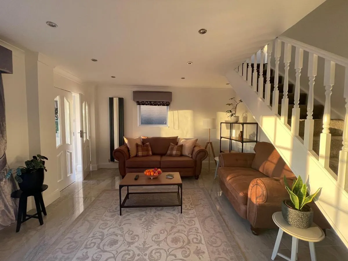 Stunning 3 Bedroom Dutch Barn Cottage With Parking Stockton-on-Tees Holiday home